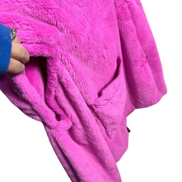 Hello Kitty Pink Plush Wearable Blanket Cape w/ Hood & Pockets – Sanrio 2024 - Picture 4 of 8